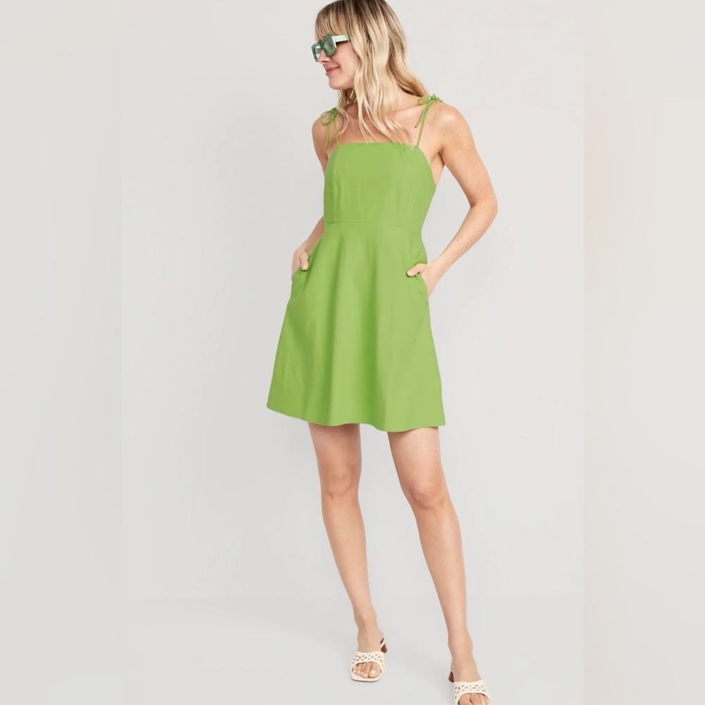 Old navy green knee length dress. String tie strap
